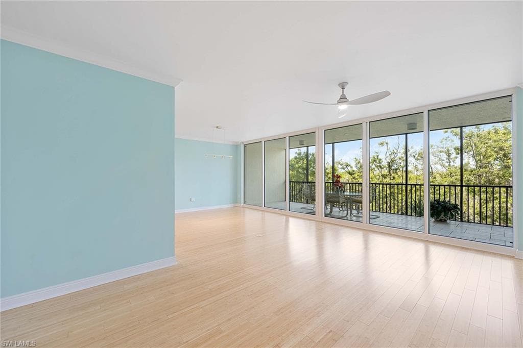 455 Cove Tower DR # 303, NAPLES FL 34110-8