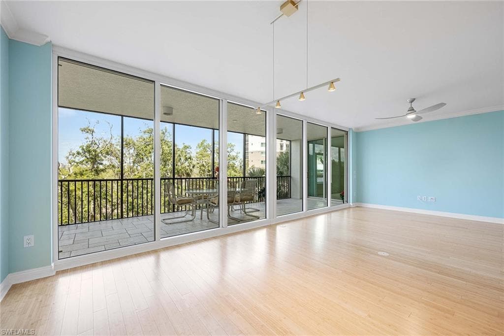 455 Cove Tower DR # 303, NAPLES FL 34110-9