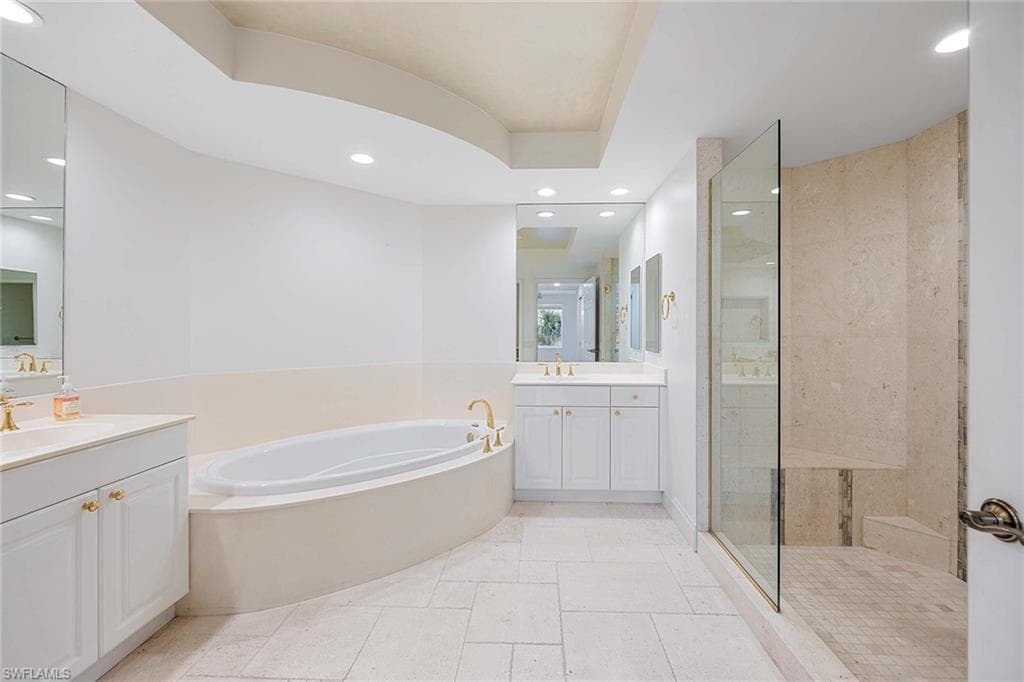 455 Cove Tower DR # 303, NAPLES FL 34110-17