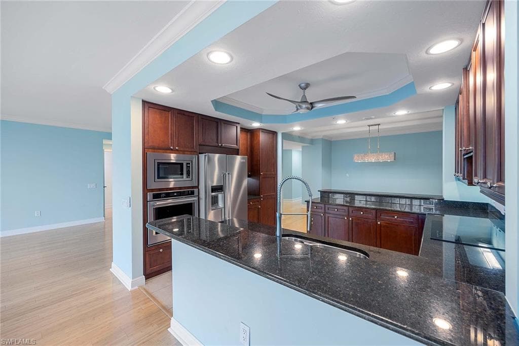 455 Cove Tower DR # 303, NAPLES FL 34110-14