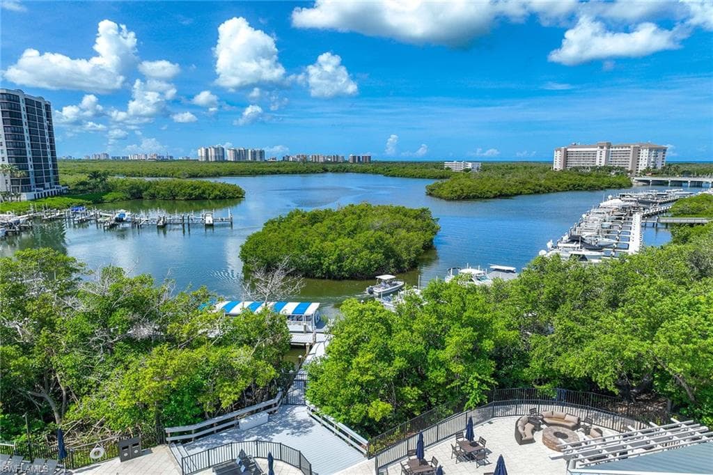 455 Cove Tower DR # 303, NAPLES FL 34110-39