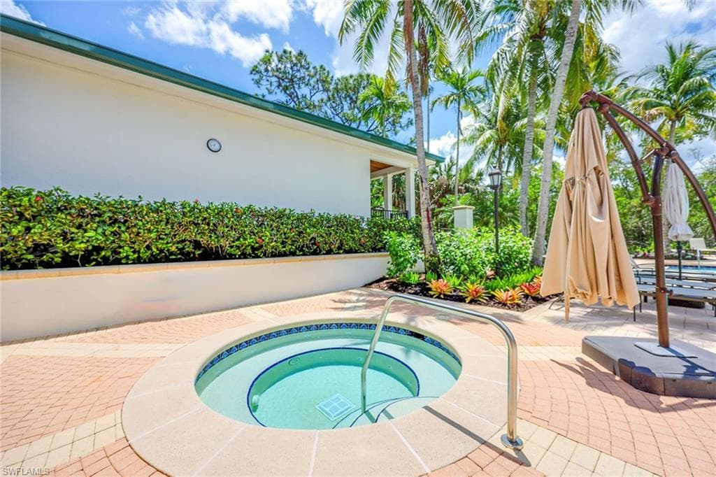 455 Cove Tower DR # 303, NAPLES FL 34110-34