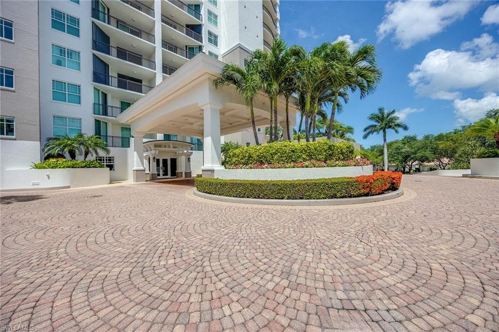 455 Cove Tower DR # 303, NAPLES FL 34110-3