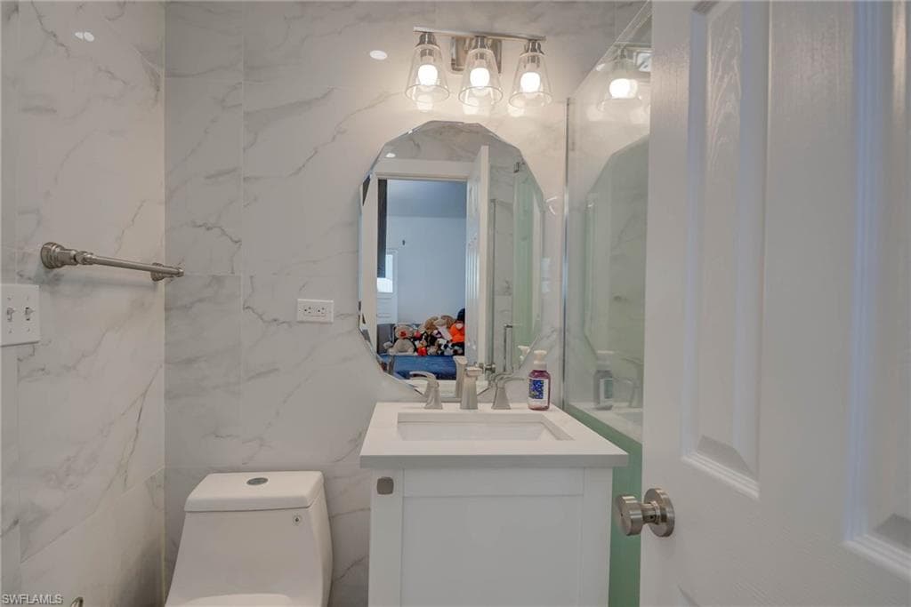 14539 Riverside DR, FORT MYERS FL 33905-9