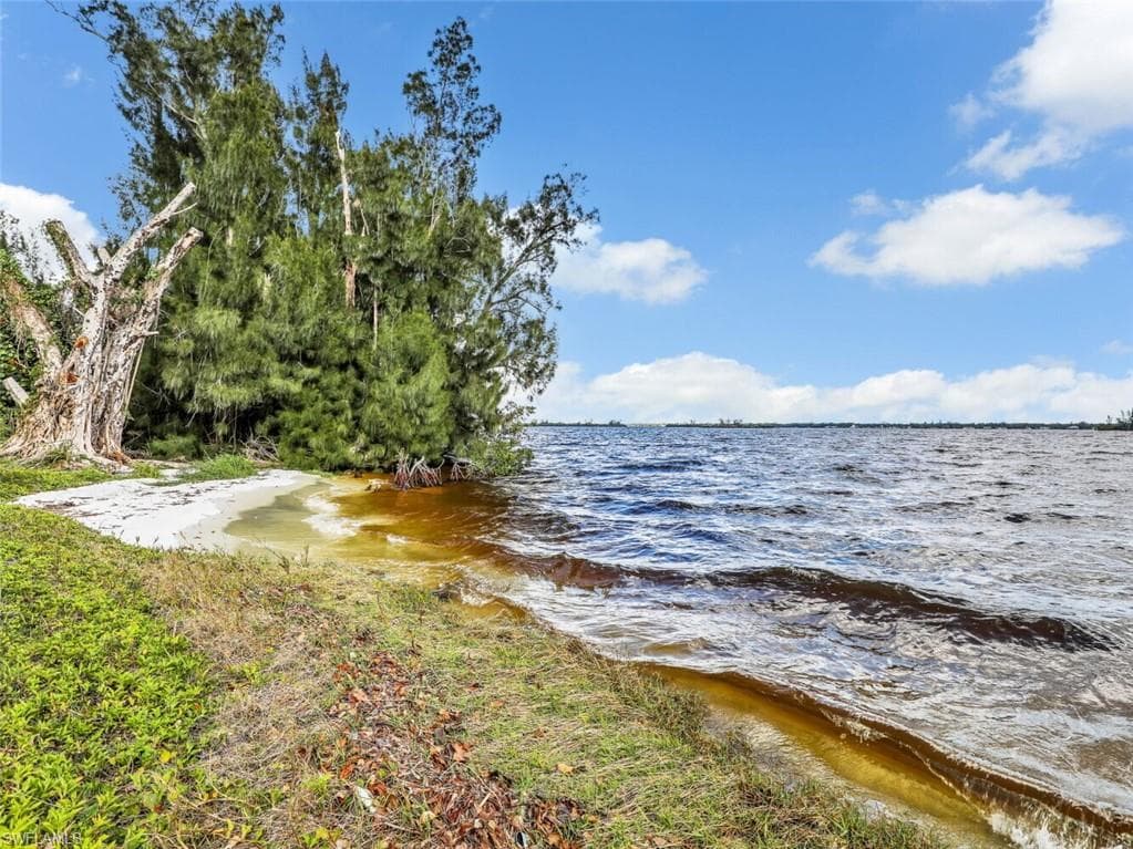 2053 Cohn RD, NORTH FORT MYERS FL 33917-6