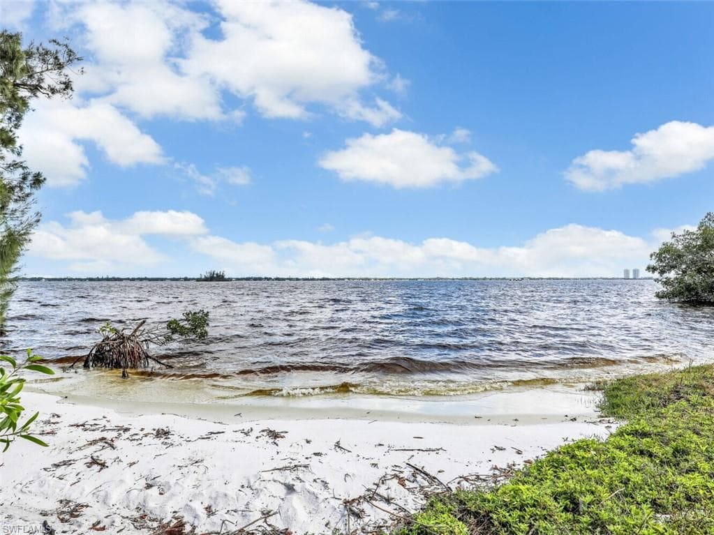 2053 Cohn RD, NORTH FORT MYERS FL 33917-4