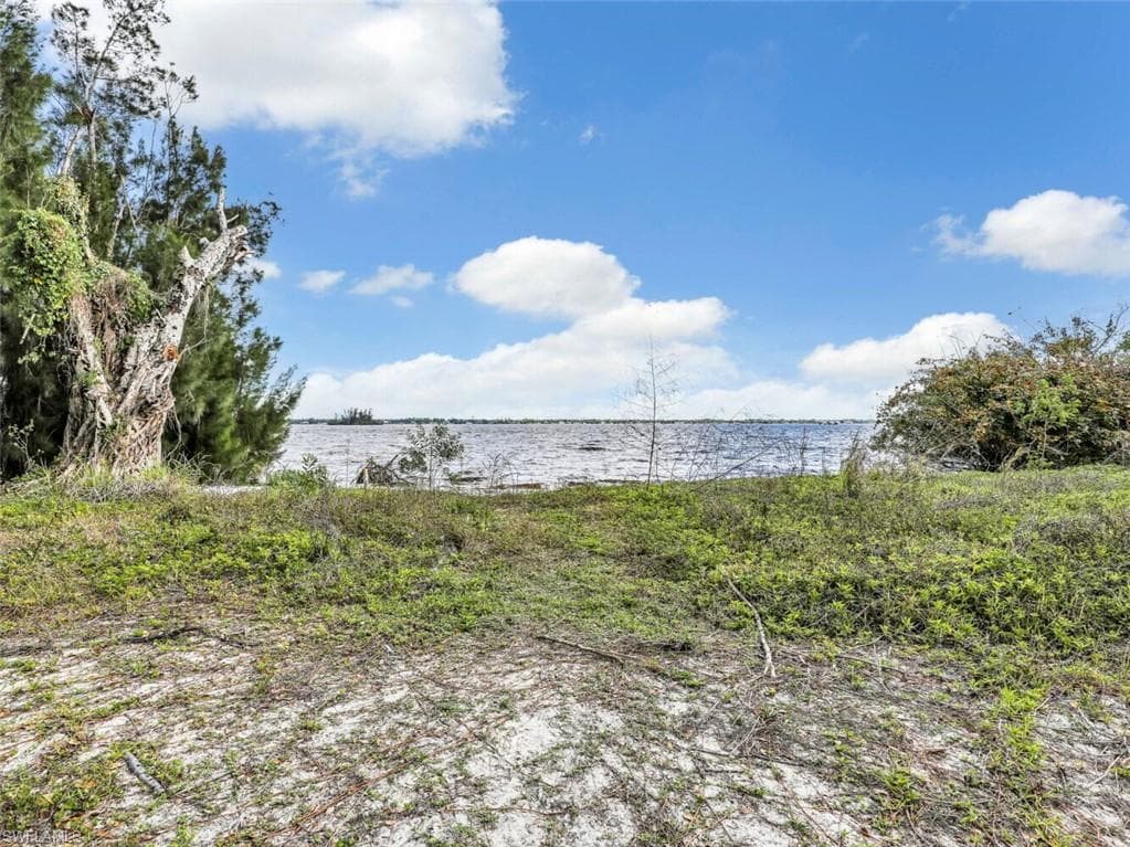 2053 Cohn RD, NORTH FORT MYERS FL 33917-3