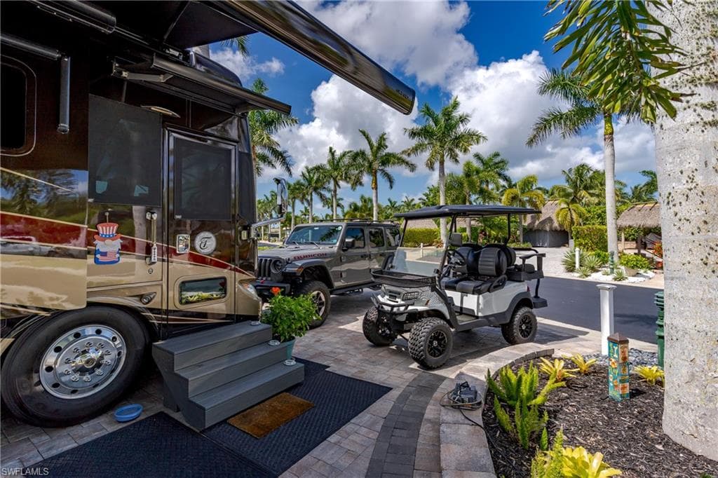 13571 Snook CIR, NAPLES FL 34114-37