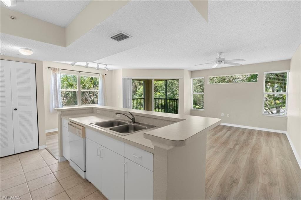 8851 Colonnades CT W # 128, BONITA SPRINGS FL 34135-5