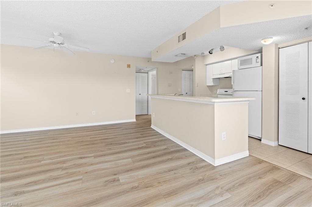 8851 Colonnades CT W # 128, BONITA SPRINGS FL 34135-6