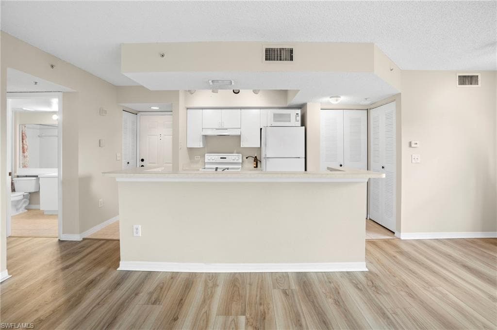 8851 Colonnades CT W # 128, BONITA SPRINGS FL 34135-4