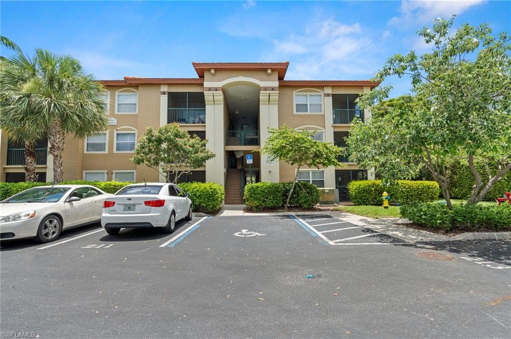 8851 Colonnades CT W # 128, BONITA SPRINGS FL 34135-19
