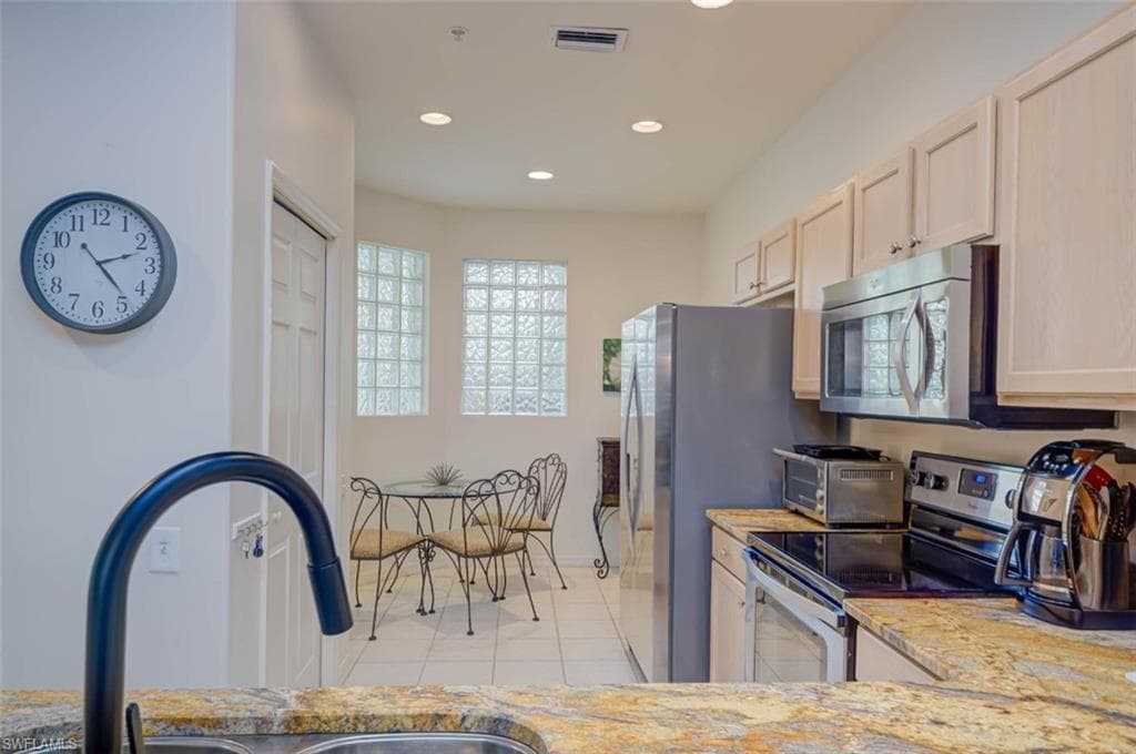 8223 Parkstone PL # 102, NAPLES FL 34120-12