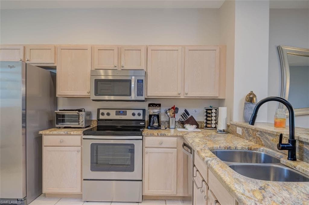 8223 Parkstone PL # 102, NAPLES FL 34120-11