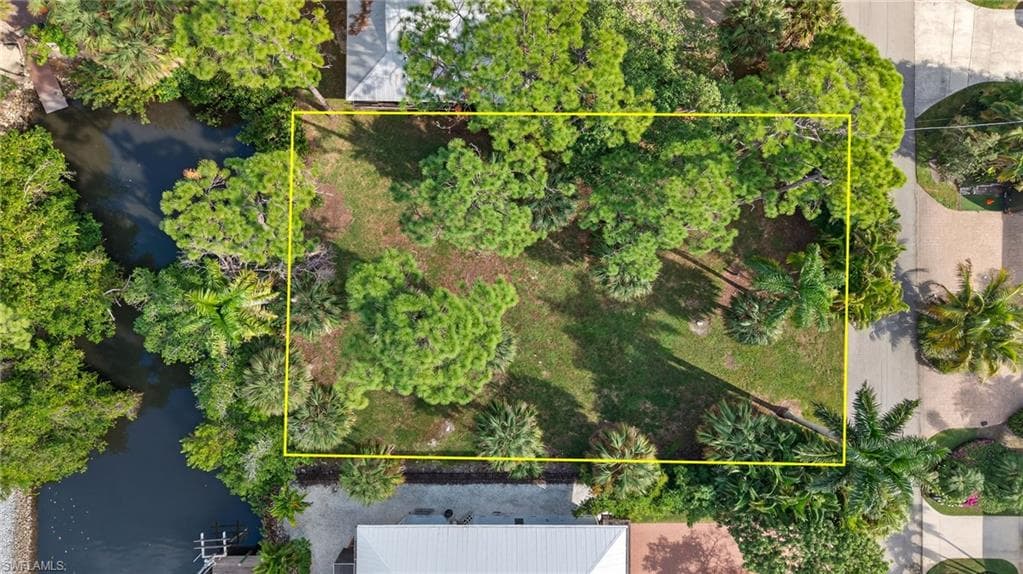 1675 Avion PL, NAPLES FL 34104-21