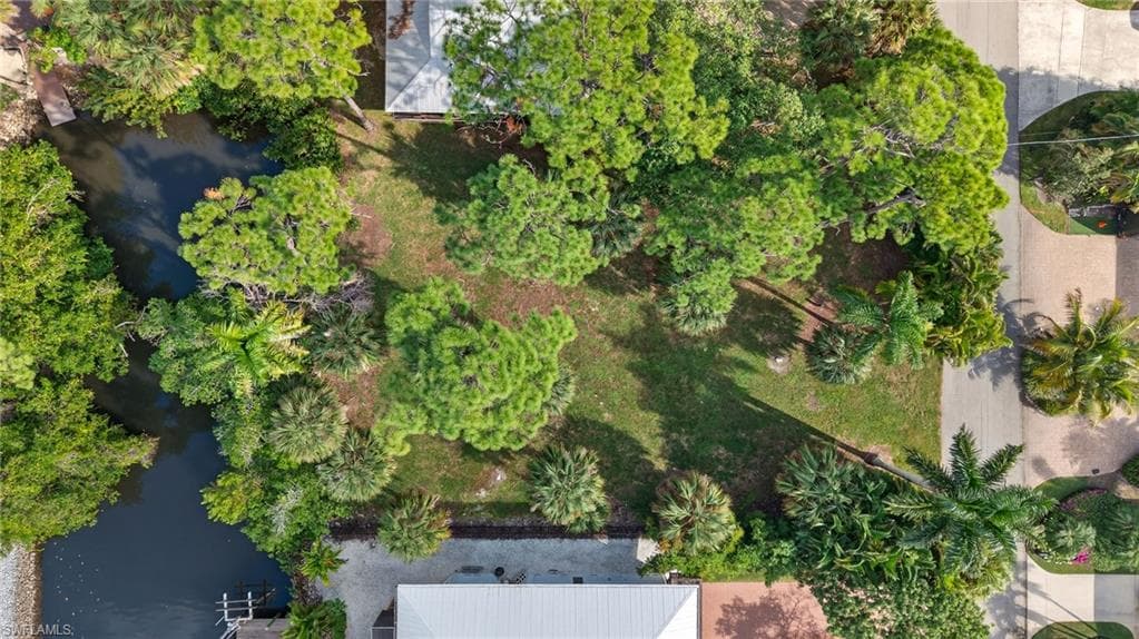 1675 Avion PL, NAPLES FL 34104-6