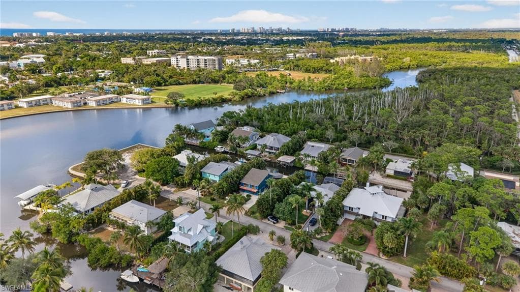 1675 Avion PL, NAPLES FL 34104-9