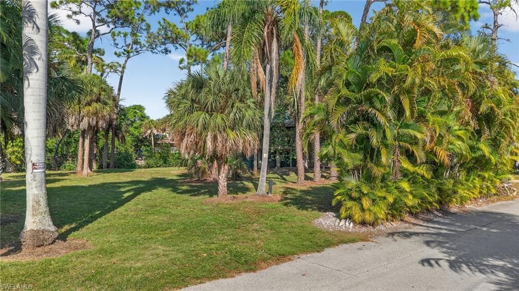 1675 Avion PL, NAPLES FL 34104-3