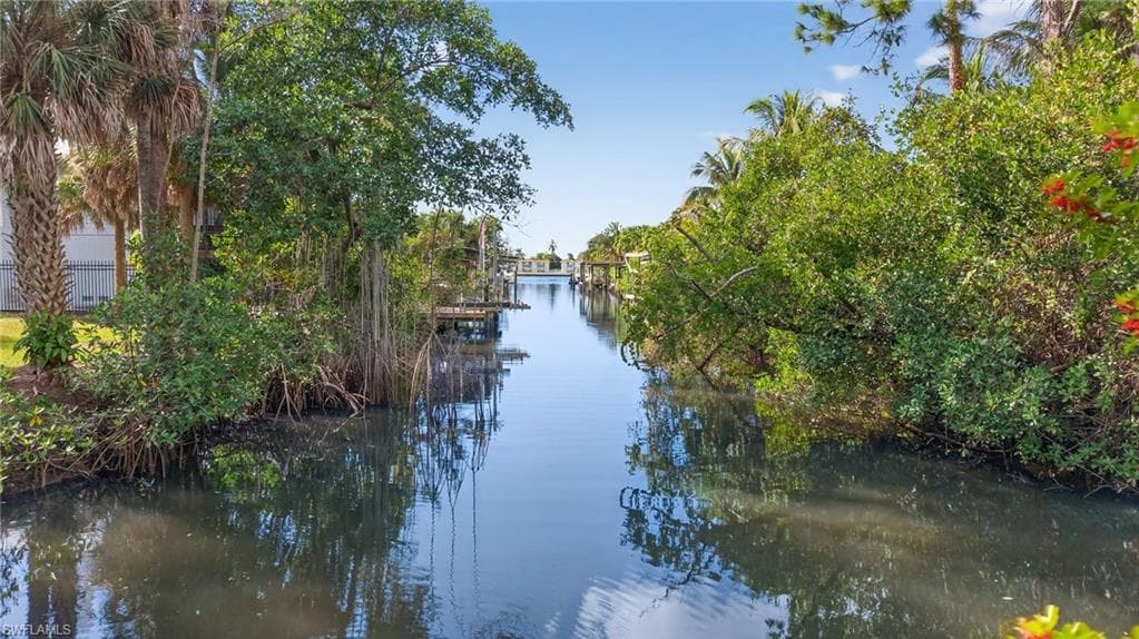 1675 Avion PL, NAPLES FL 34104-7