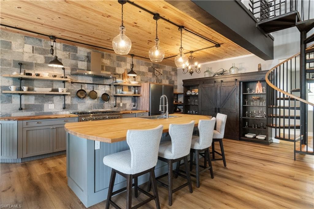 211 Sterling AVE, FORT MYERS BEACH FL 33931-1