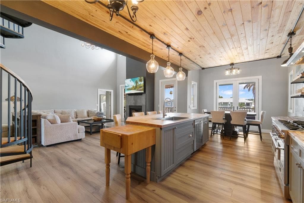 211 Sterling AVE, FORT MYERS BEACH FL 33931-9