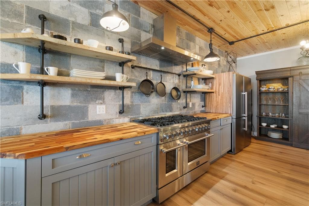 211 Sterling AVE, FORT MYERS BEACH FL 33931-7