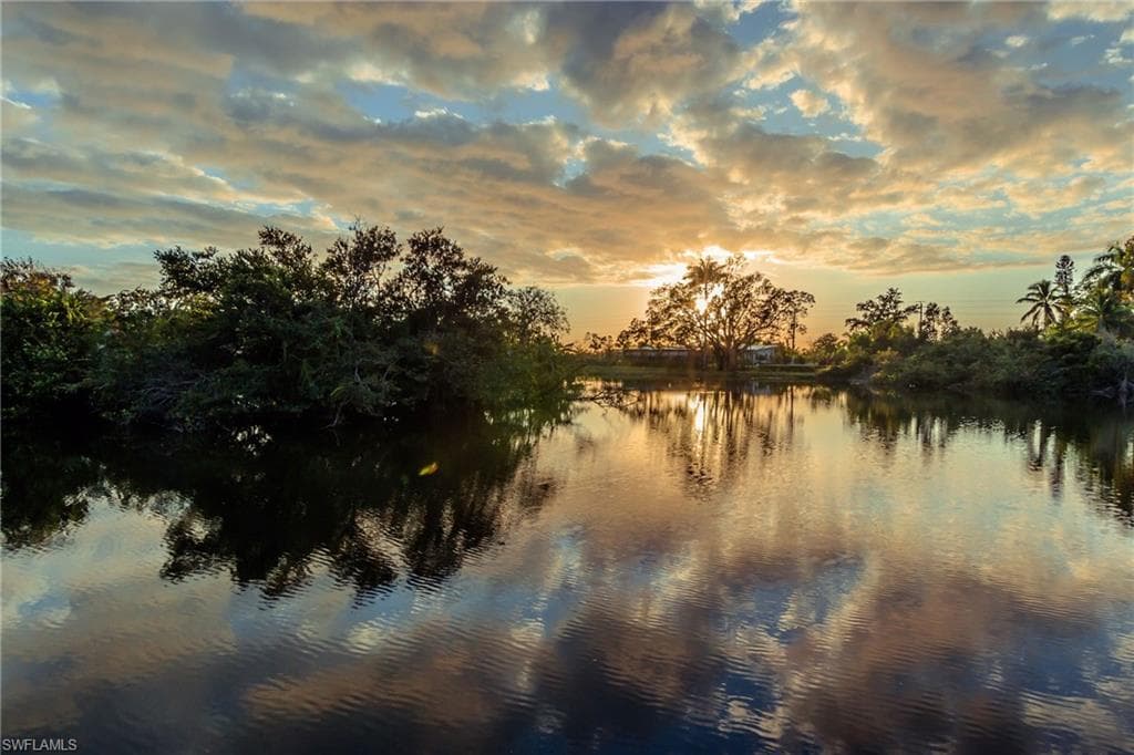 28 Constitution DR, NAPLES FL 34112-21