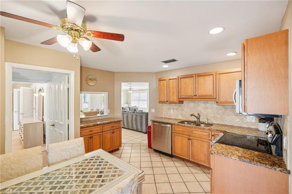 770 93rd AVE N, NAPLES FL 34108-3