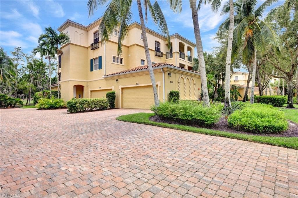 2830 Tiburon BLVD E # 103, NAPLES FL 34109-17