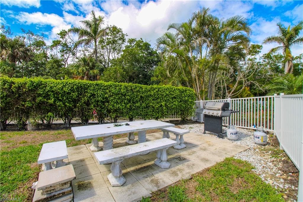 1 Bluebill AVE # 501, NAPLES FL 34108-36