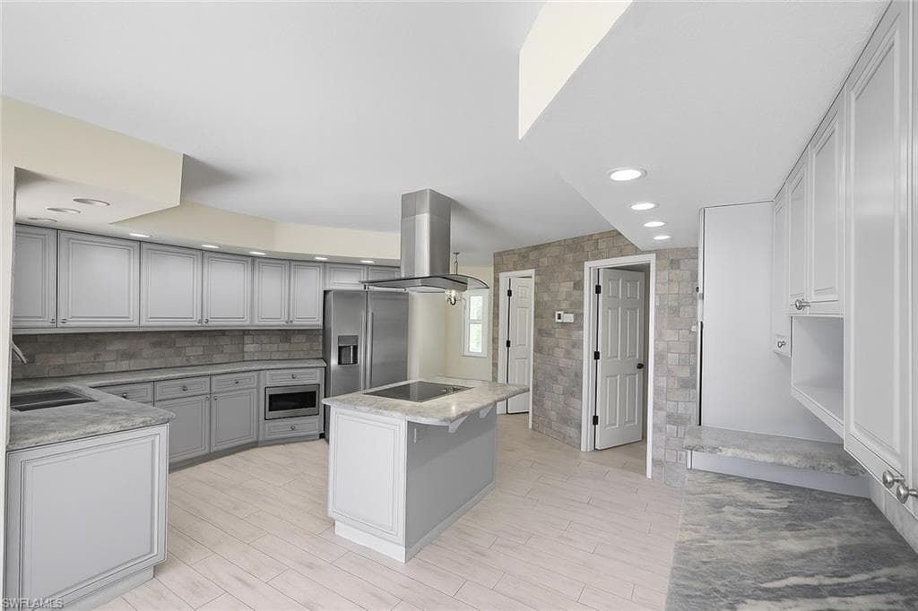 9782 Campbell CIR, NAPLES FL 34109-8