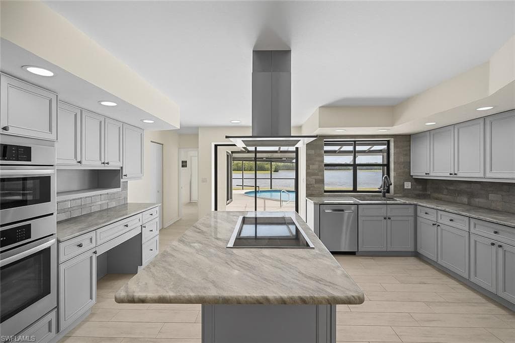 9782 Campbell CIR, NAPLES FL 34109-7