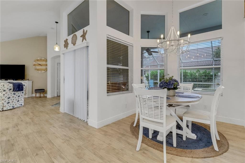 1106 Jardin DR, NAPLES FL 34104-9