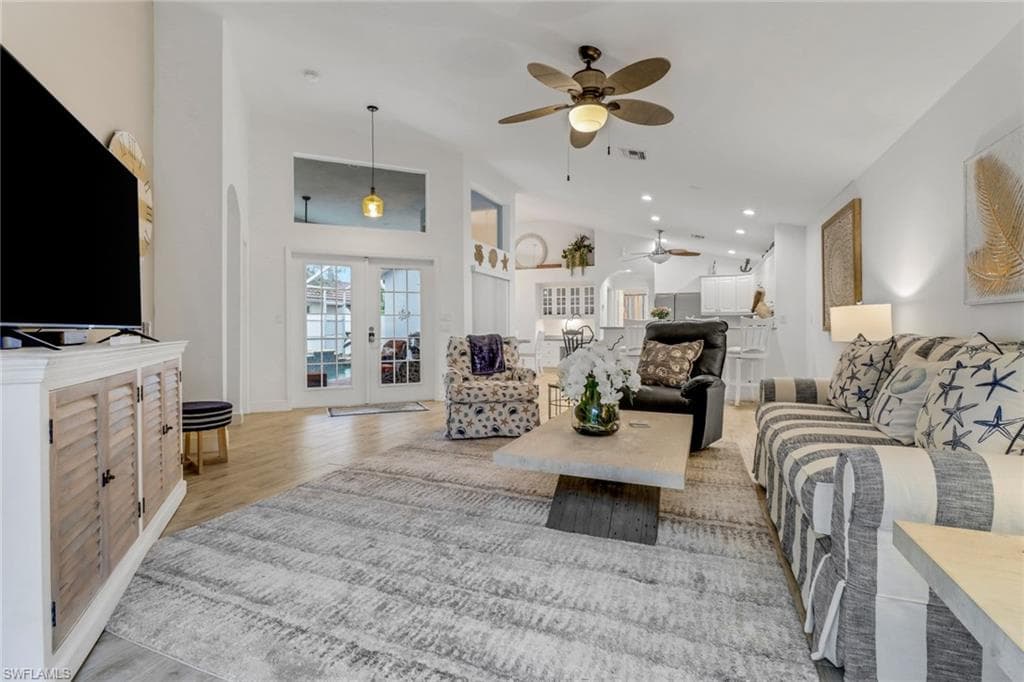 1106 Jardin DR, NAPLES FL 34104-3