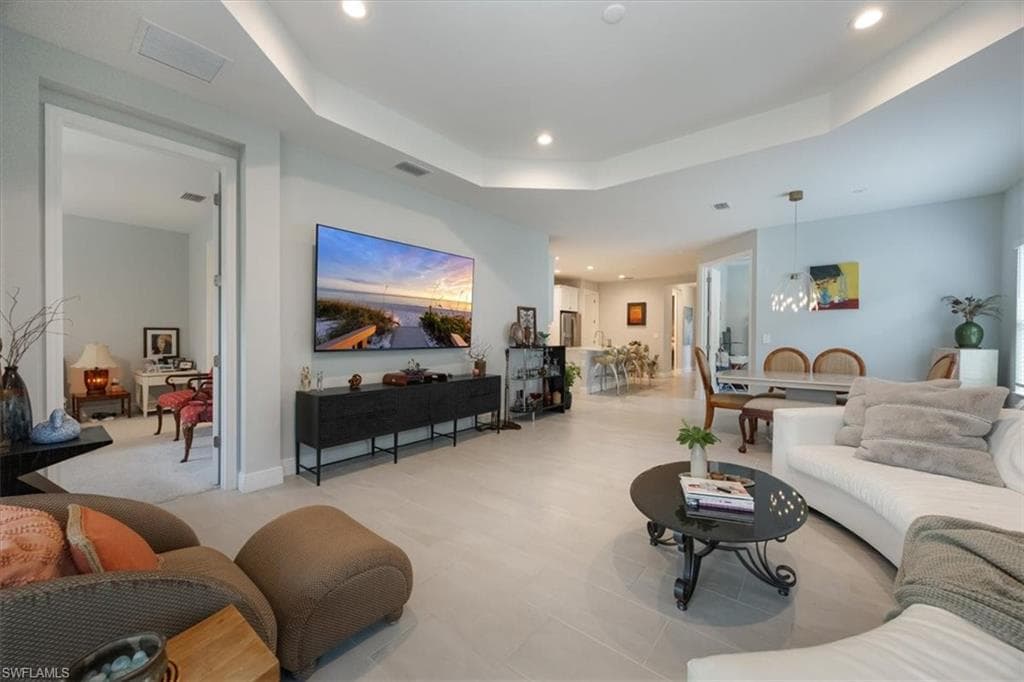 2401 Ariane DR, NAPLES FL 34112-1