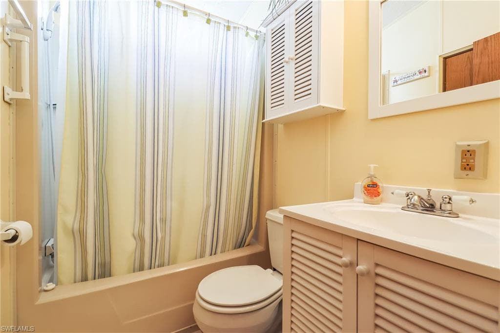 3213 Debbie LN, BONITA SPRINGS FL 34134-16