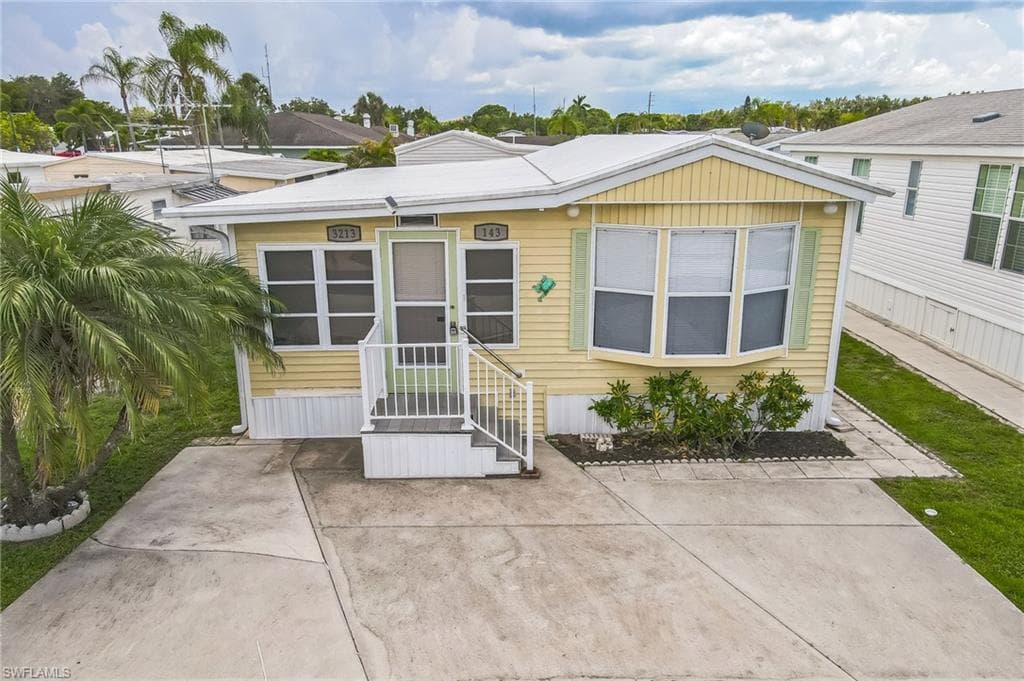 3213 Debbie LN, BONITA SPRINGS FL 34134-29