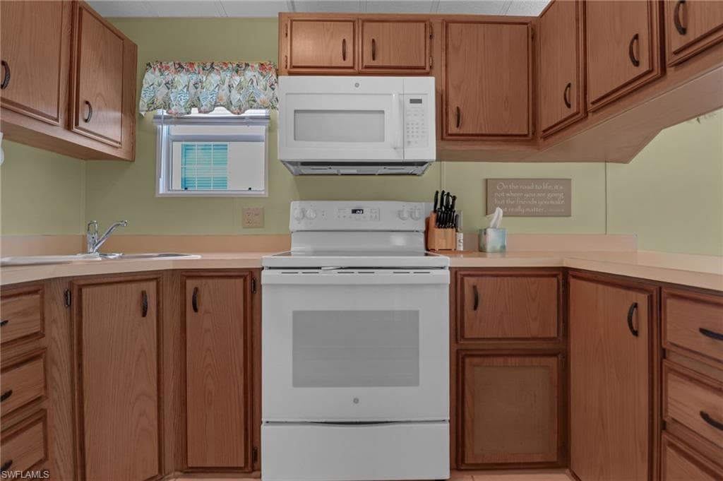 3213 Debbie LN, BONITA SPRINGS FL 34134-13