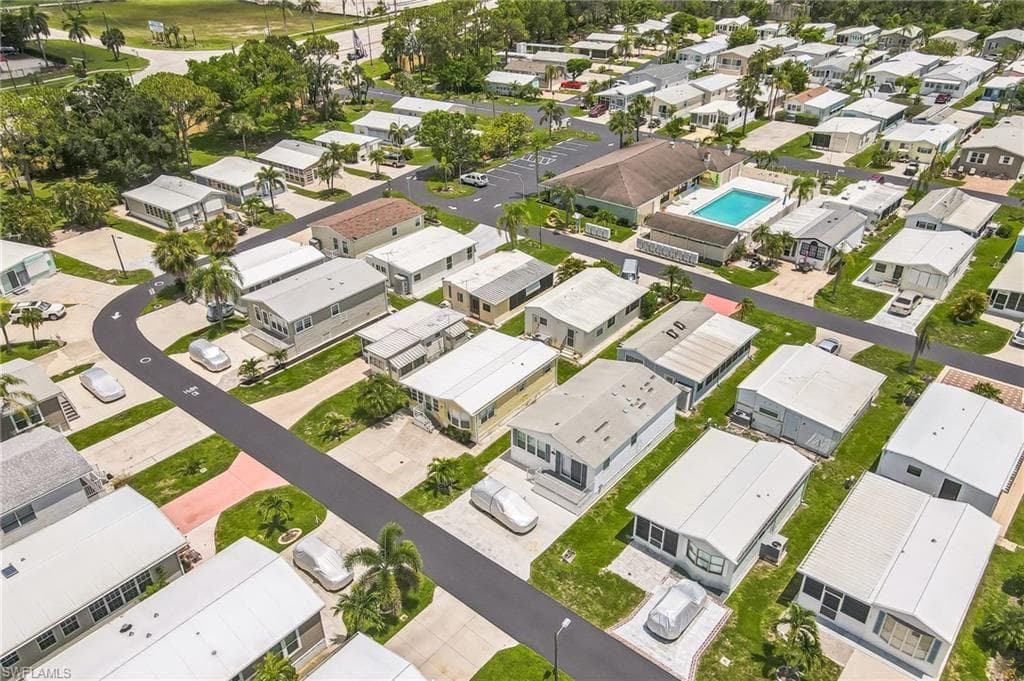 3213 Debbie LN, BONITA SPRINGS FL 34134-30