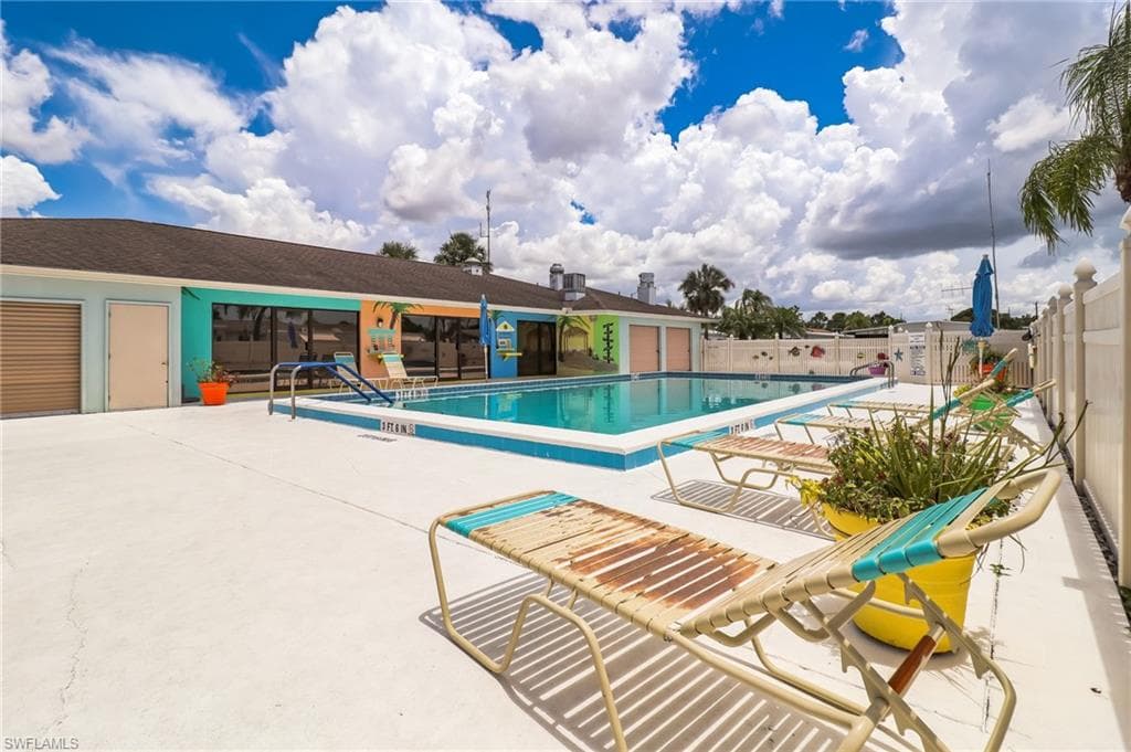 3213 Debbie LN, BONITA SPRINGS FL 34134-24