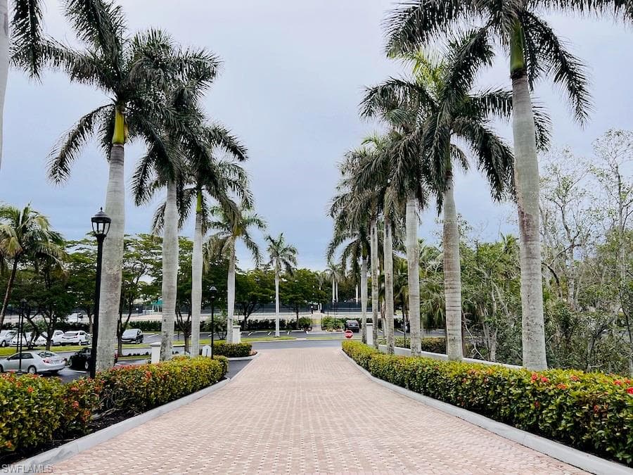 425 Cove Tower DR # 902, NAPLES FL 34110-1