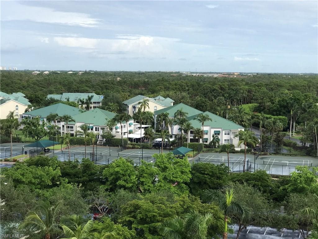 425 Cove Tower DR # 902, NAPLES FL 34110-25