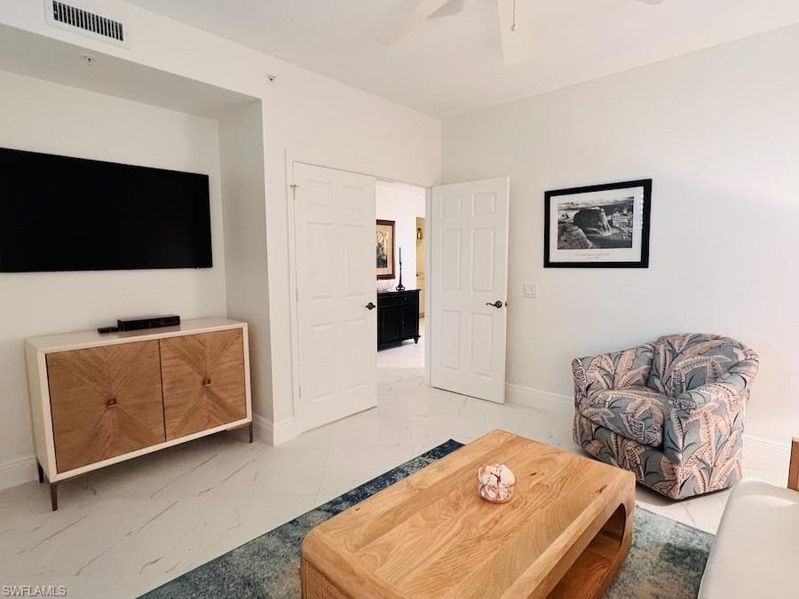 425 Cove Tower DR # 902, NAPLES FL 34110-8