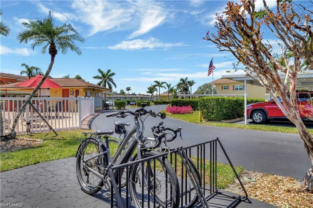 360 Charlemagne BLVD # D105, NAPLES FL 34112-1