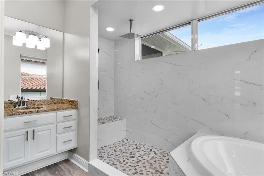 4975 Mederia LN, ESTERO FL 33928-9