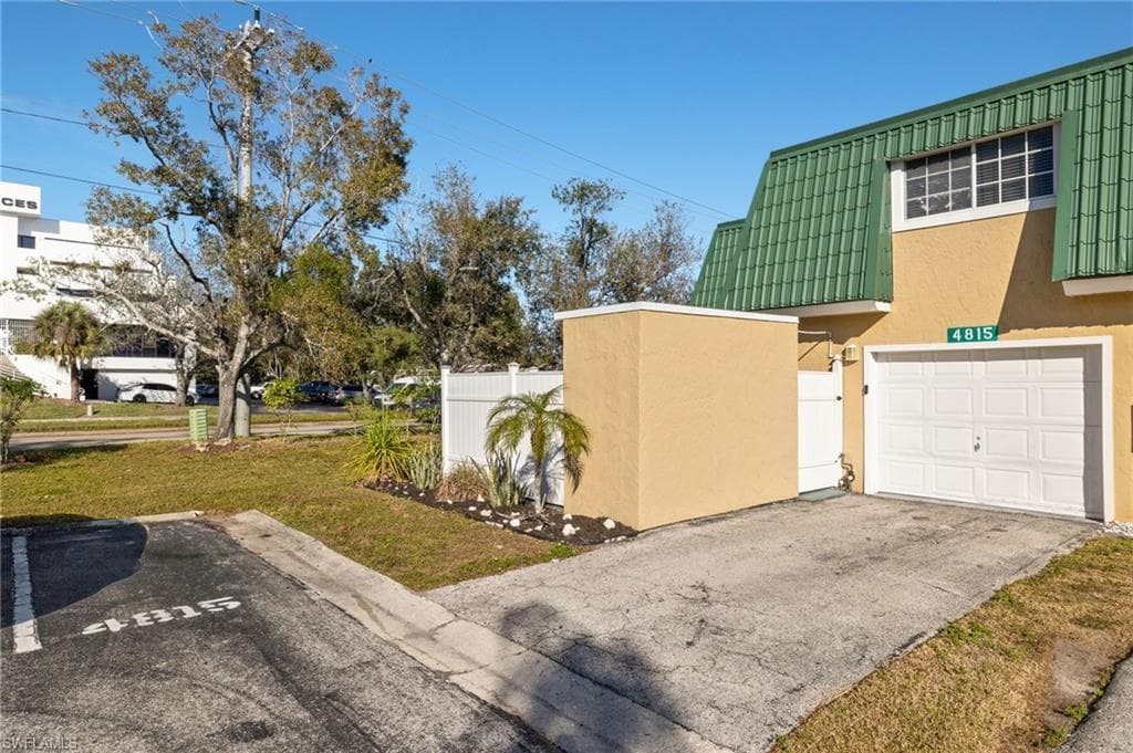 4815 Bluefish CT, FORT MYERS FL 33919-26