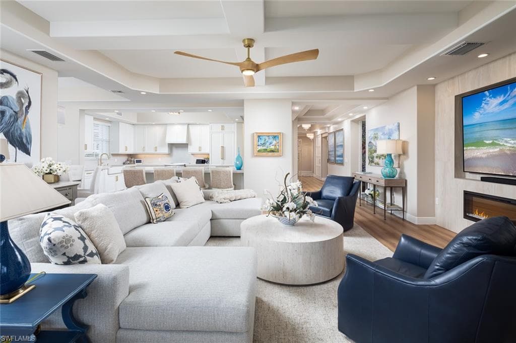 575 Avellino Isles CIR # 102, NAPLES FL 34119-6