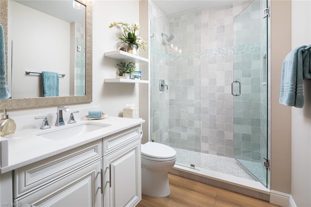 575 Avellino Isles CIR # 102, NAPLES FL 34119-18