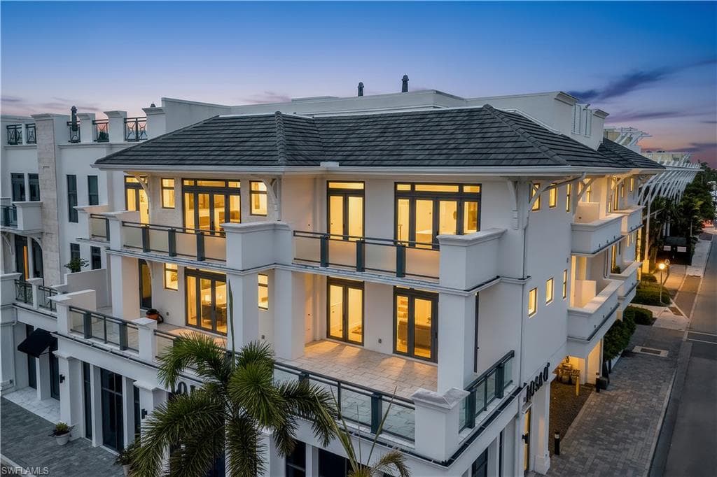 875 6th AVE S # 303, NAPLES FL 34102-1