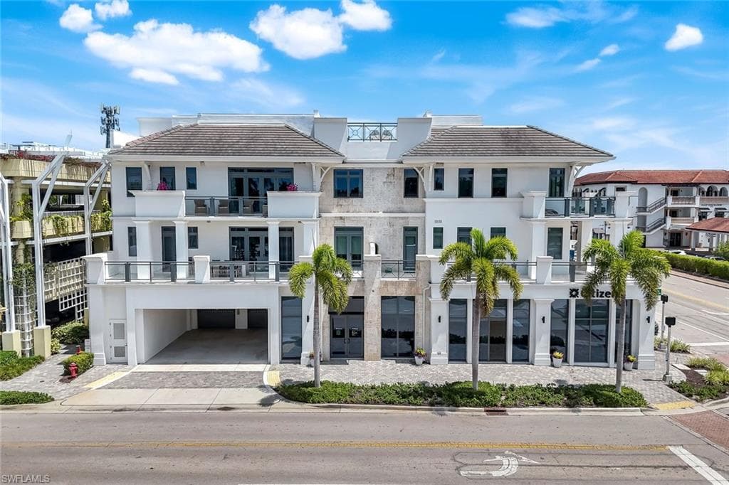 875 6th AVE S # 303, NAPLES FL 34102-2